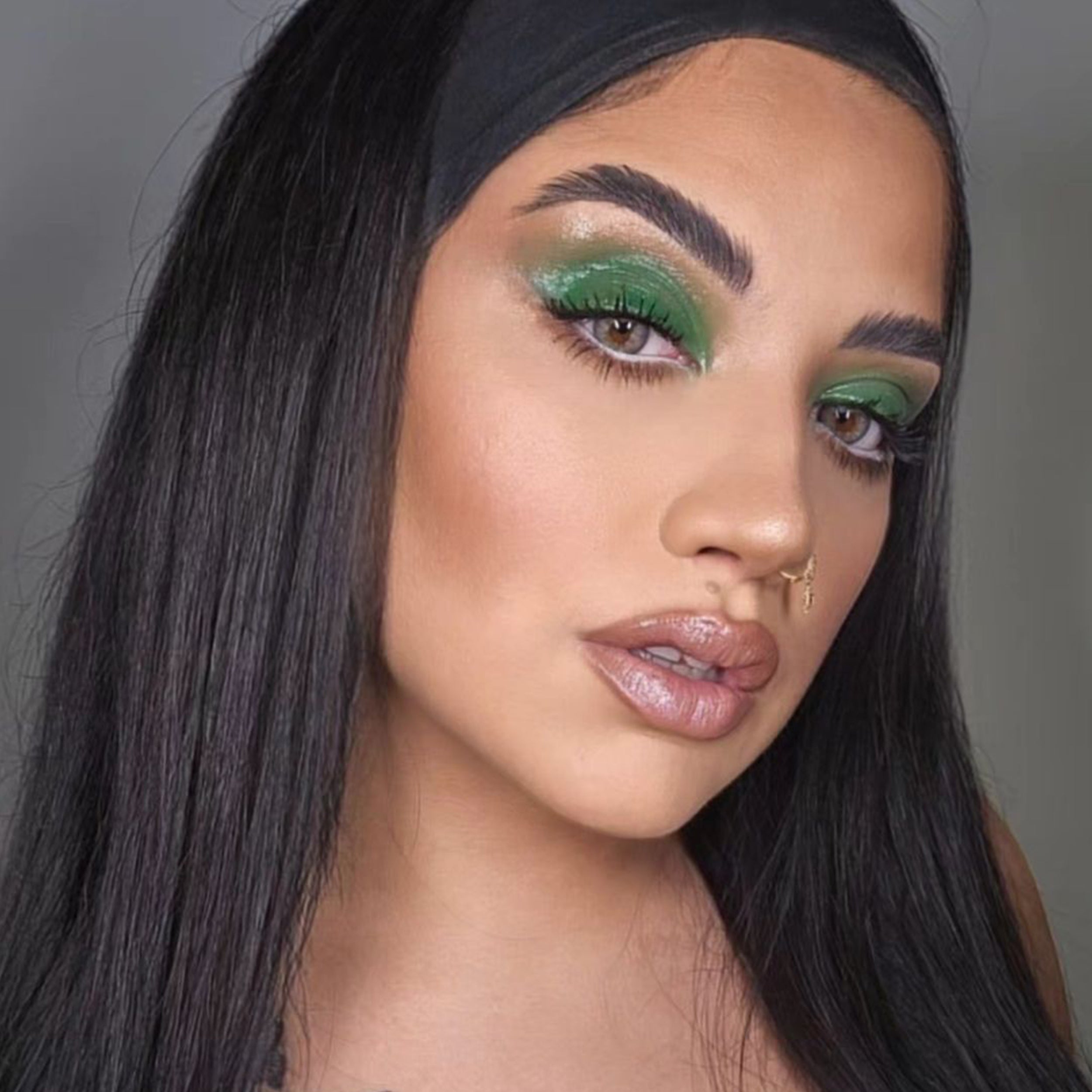 @_lauraccmakeup | Brown Eyes with Turquoise Lenses